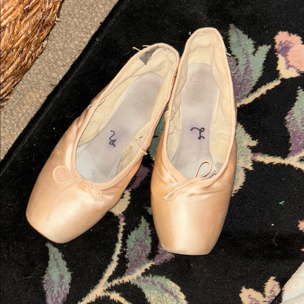 Used Pointe shoes - Picture 3 of 4